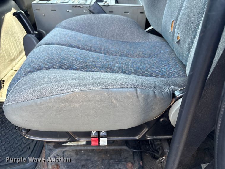 image for item DJ7774 2006 International 4300 ambulance