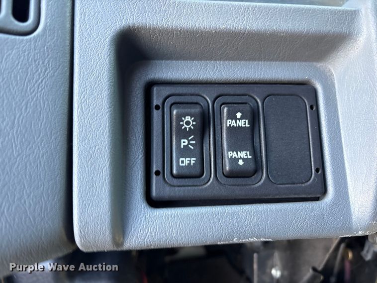 image for item DJ7774 2006 International 4300 ambulance