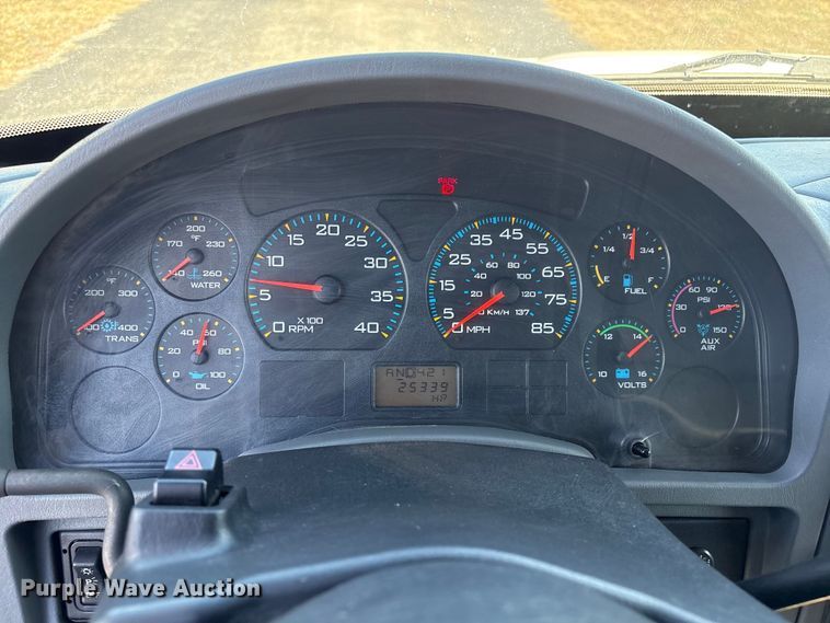 image for item DJ7774 2006 International 4300 ambulance