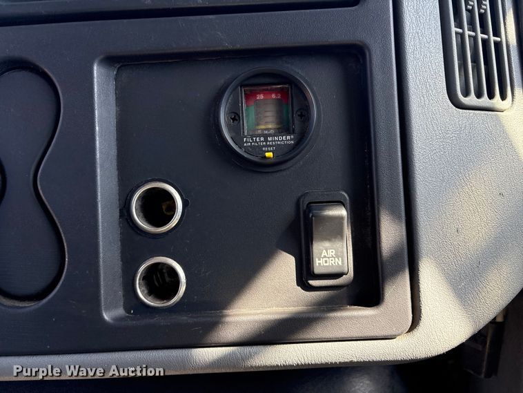 image for item DJ7774 2006 International 4300 ambulance