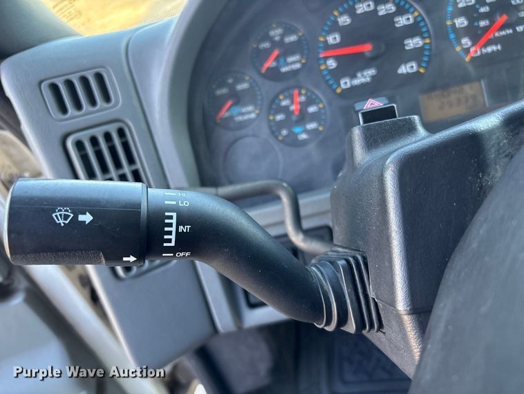 image for item DJ7774 2006 International 4300 ambulance