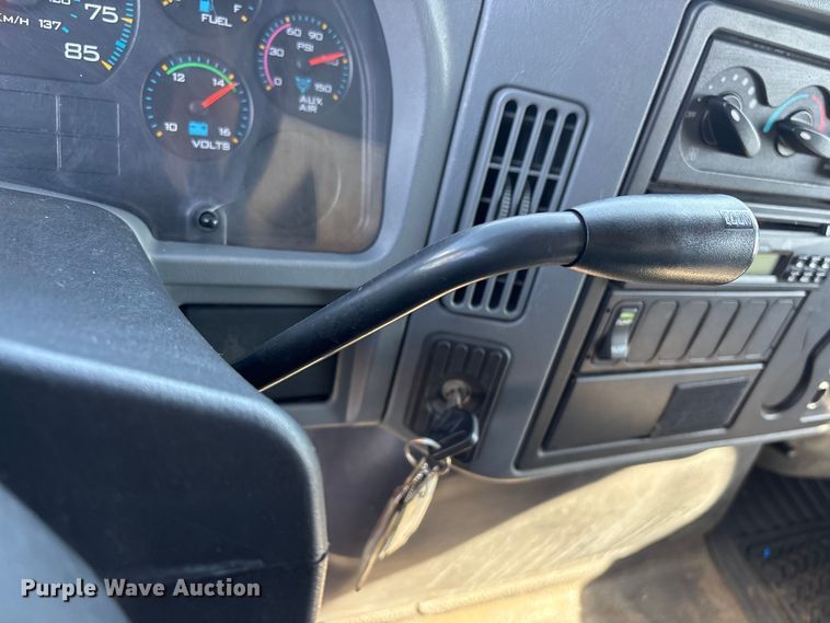 image for item DJ7774 2006 International 4300 ambulance