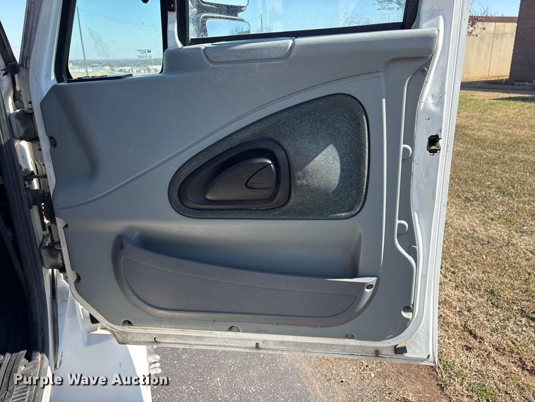 image for item DJ7774 2006 International 4300 ambulance