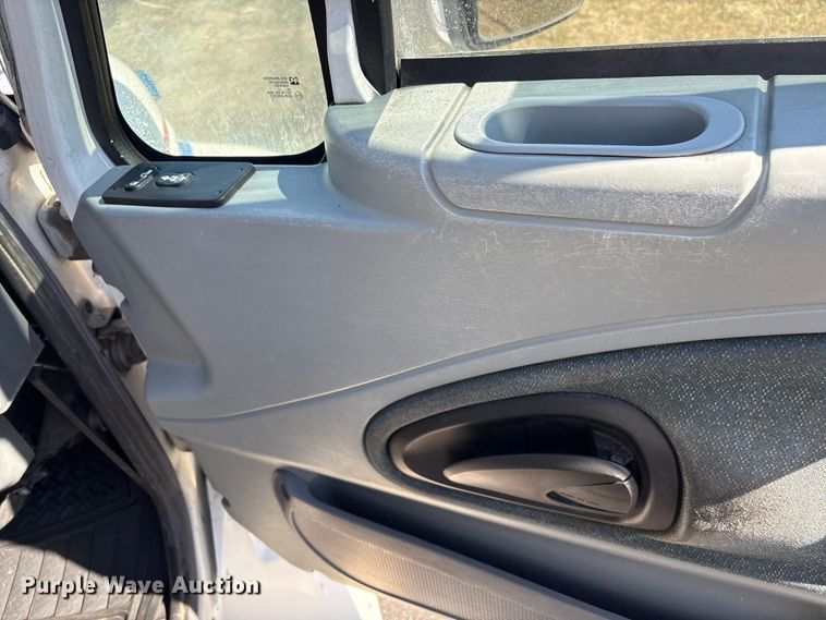 image for item DJ7774 2006 International 4300 ambulance