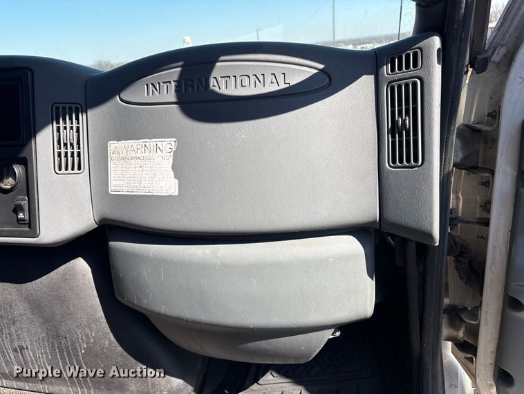 image for item DJ7774 2006 International 4300 ambulance