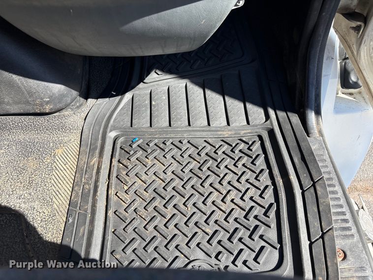 image for item DJ7774 2006 International 4300 ambulance