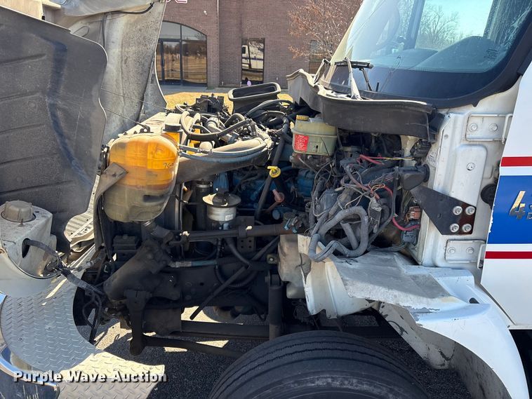 image for item DJ7774 2006 International 4300 ambulance