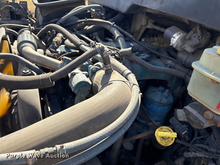 image for item DJ7774 2006 International 4300 ambulance