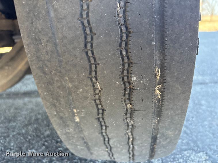 image for item DJ7774 2006 International 4300 ambulance