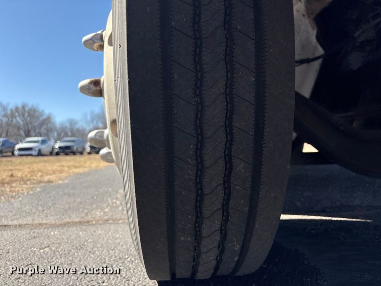 image for item DJ7774 2006 International 4300 ambulance