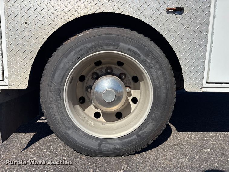 image for item DJ7774 2006 International 4300 ambulance