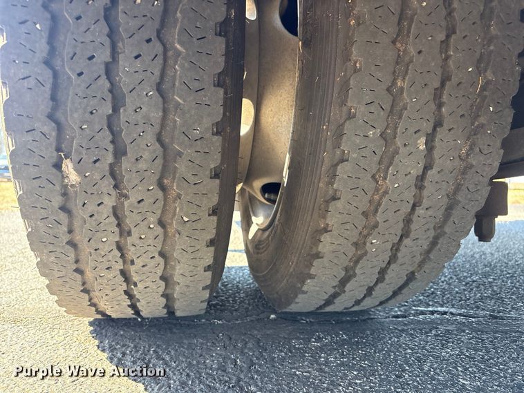 image for item DJ7774 2006 International 4300 ambulance