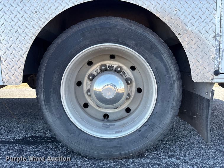 image for item DJ7774 2006 International 4300 ambulance