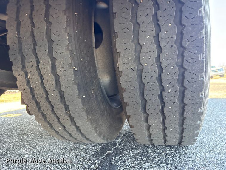 image for item DJ7774 2006 International 4300 ambulance