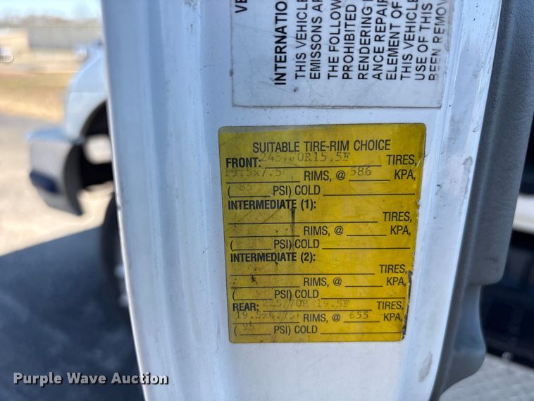 image for item DJ7774 2006 International 4300 ambulance