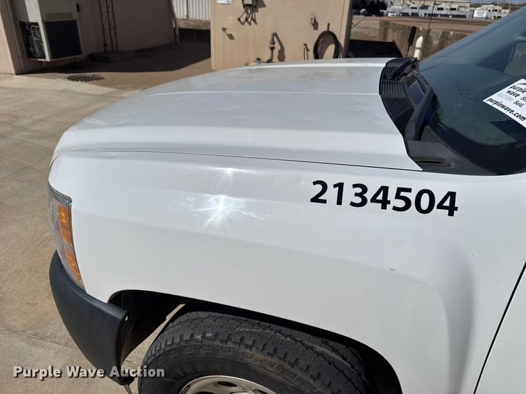 image for item DR0998 2013 Chevrolet Silverado 1500 pickup truck