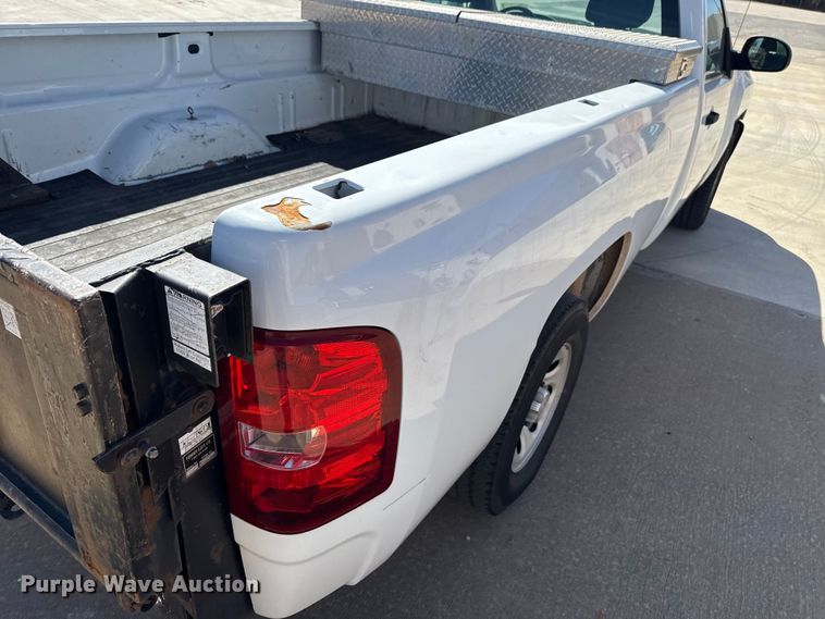 image for item DR0998 2013 Chevrolet Silverado 1500 pickup truck