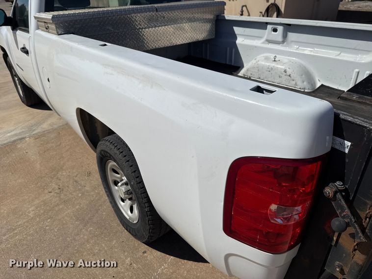 image for item DR0998 2013 Chevrolet Silverado 1500 pickup truck