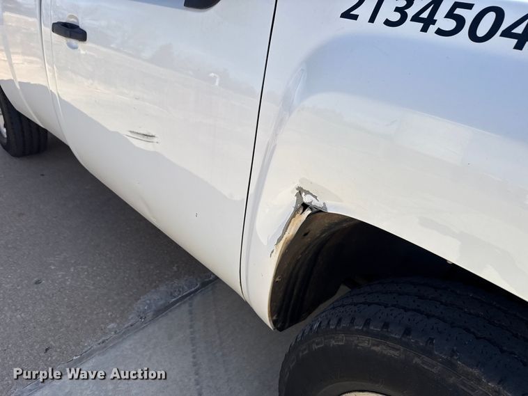 image for item DR0998 2013 Chevrolet Silverado 1500 pickup truck