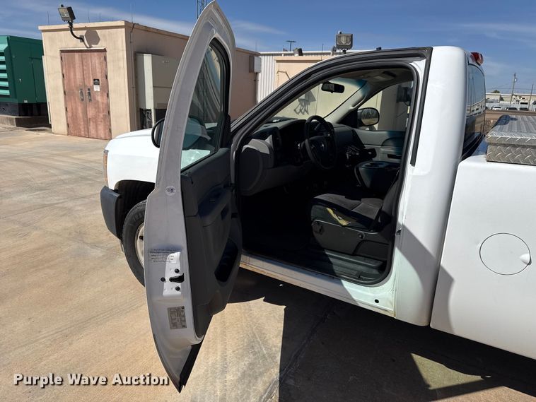 image for item DR0998 2013 Chevrolet Silverado 1500 pickup truck