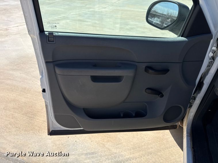 image for item DR0998 2013 Chevrolet Silverado 1500 pickup truck