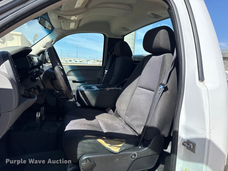 image for item DR0998 2013 Chevrolet Silverado 1500 pickup truck