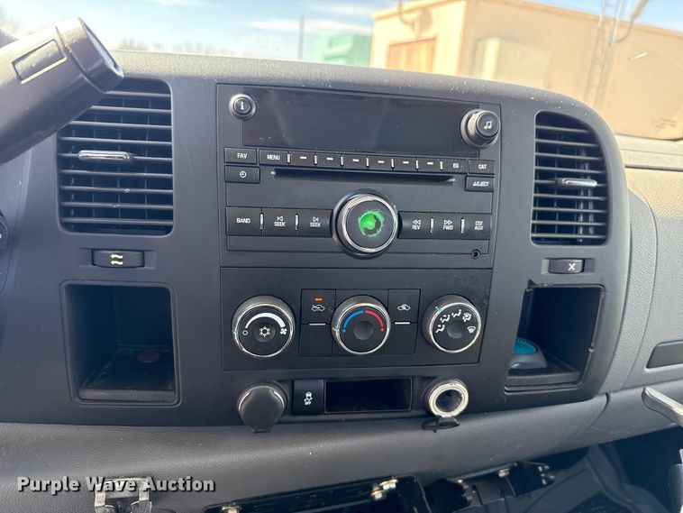 image for item DR0998 2013 Chevrolet Silverado 1500 pickup truck