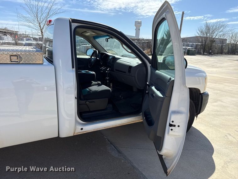 image for item DR0998 2013 Chevrolet Silverado 1500 pickup truck