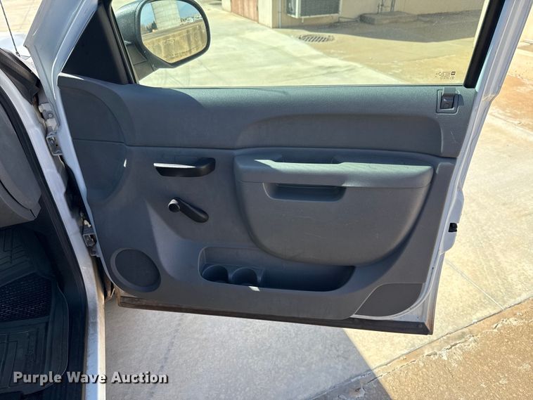 image for item DR0998 2013 Chevrolet Silverado 1500 pickup truck