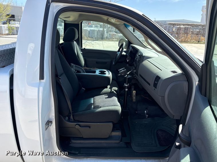 image for item DR0998 2013 Chevrolet Silverado 1500 pickup truck