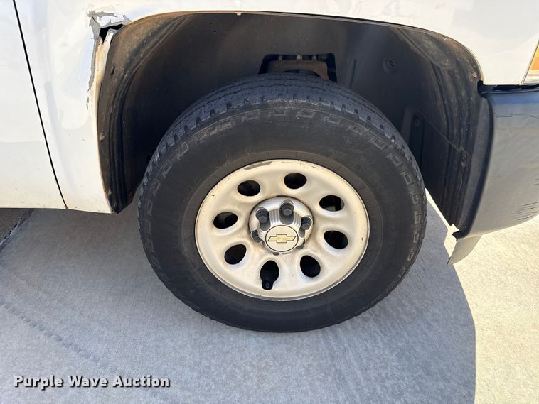 image for item DR0998 2013 Chevrolet Silverado 1500 pickup truck