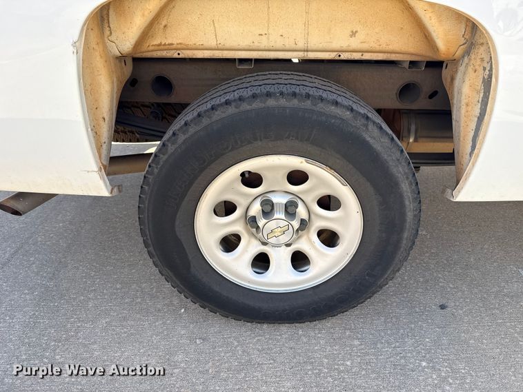 image for item DR0998 2013 Chevrolet Silverado 1500 pickup truck