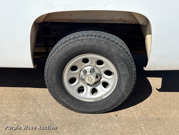 image for item DR0998 2013 Chevrolet Silverado 1500 pickup truck