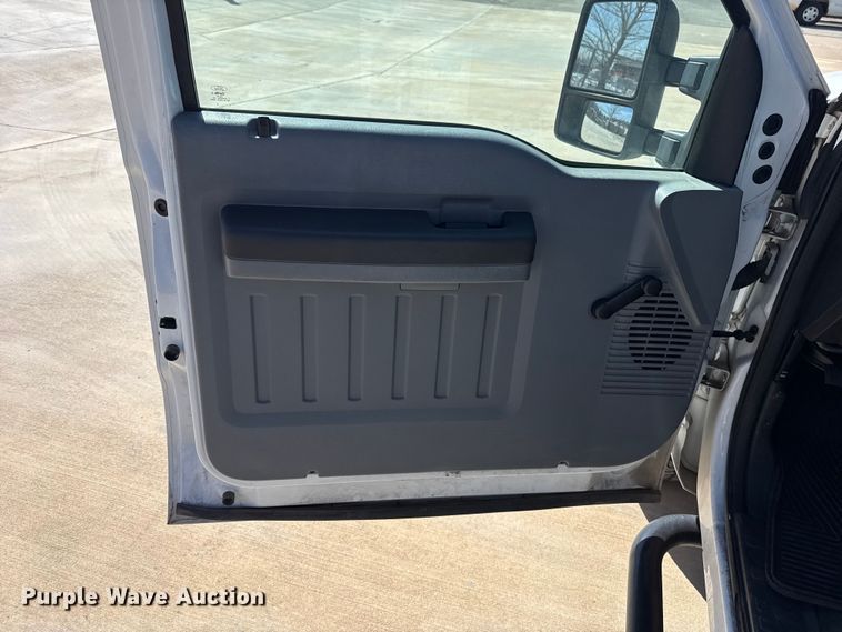 image for item DR0999 2012 Ford F250 Super Duty pickup truck