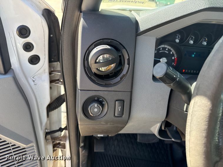 image for item DR0999 2012 Ford F250 Super Duty pickup truck