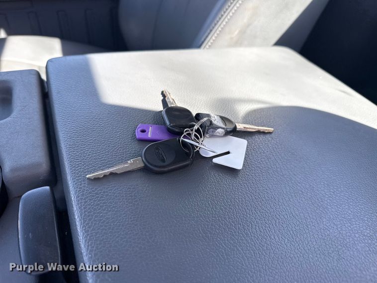 image for item DR0999 2012 Ford F250 Super Duty pickup truck