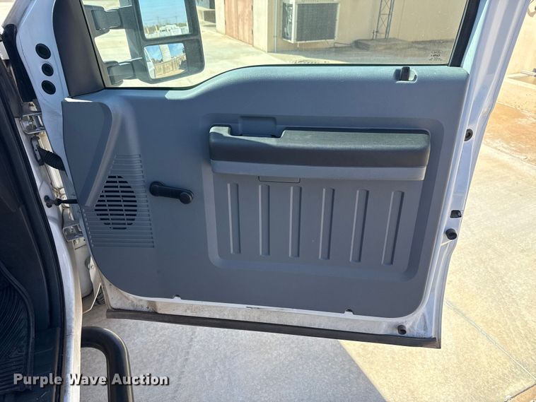 image for item DR0999 2012 Ford F250 Super Duty pickup truck