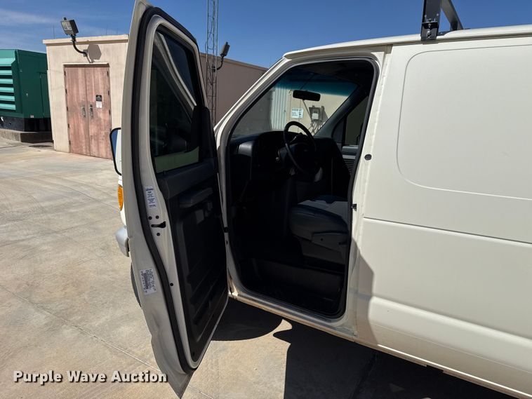 image for item DR1000 1992 Ford E350 van