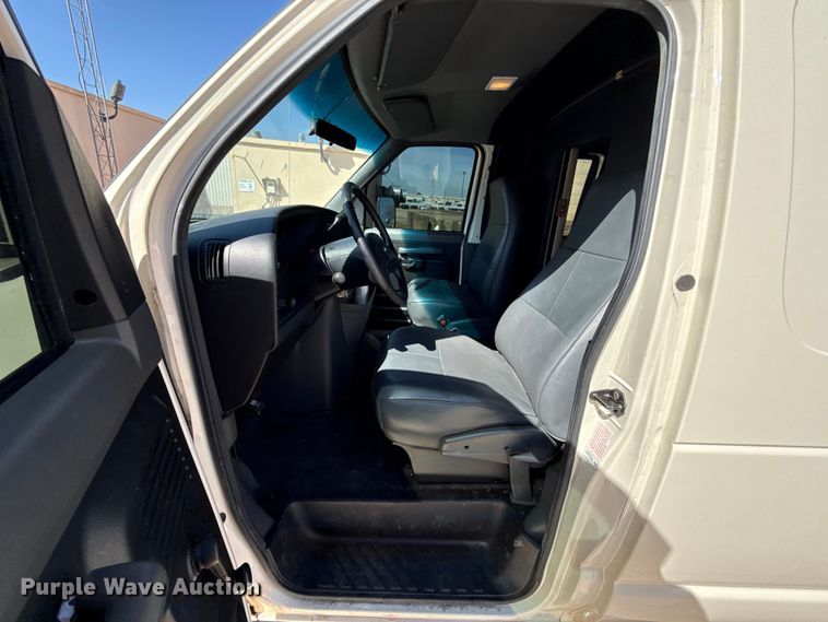 image for item DR1000 1992 Ford E350 van