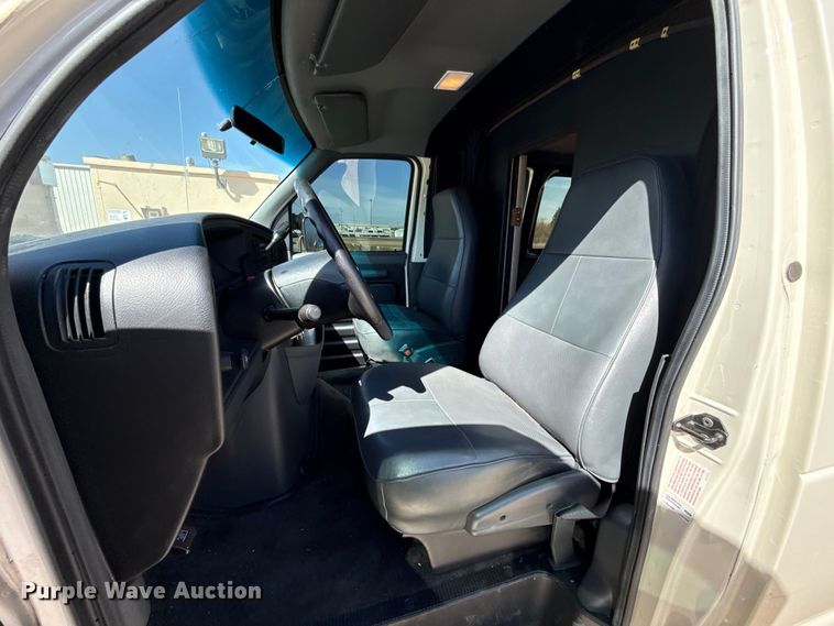 image for item DR1000 1992 Ford E350 van