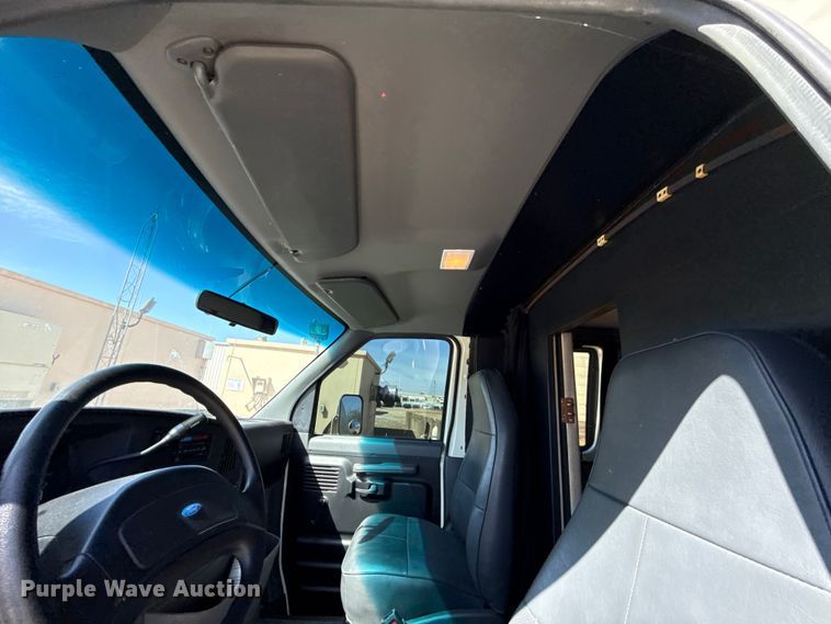 image for item DR1000 1992 Ford E350 van