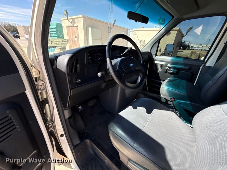 image for item DR1000 1992 Ford E350 van