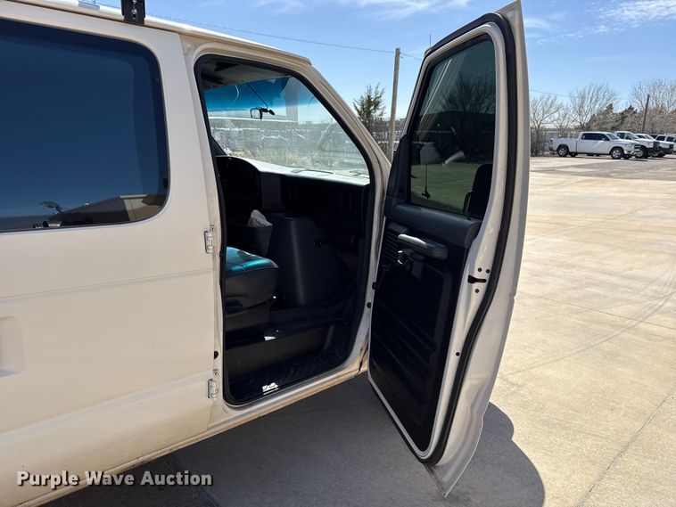 image for item DR1000 1992 Ford E350 van