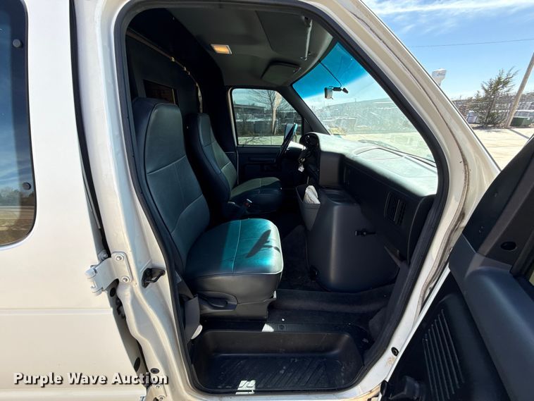 image for item DR1000 1992 Ford E350 van