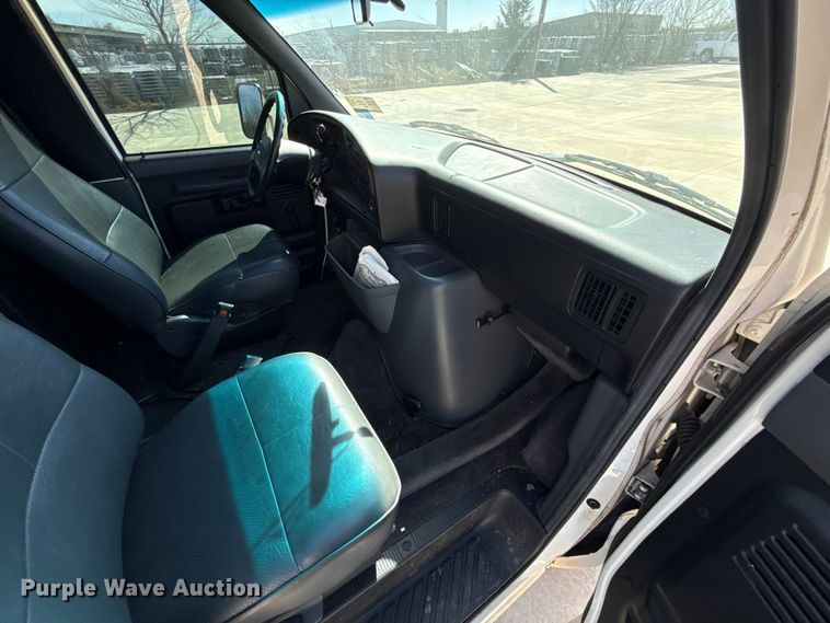 image for item DR1000 1992 Ford E350 van