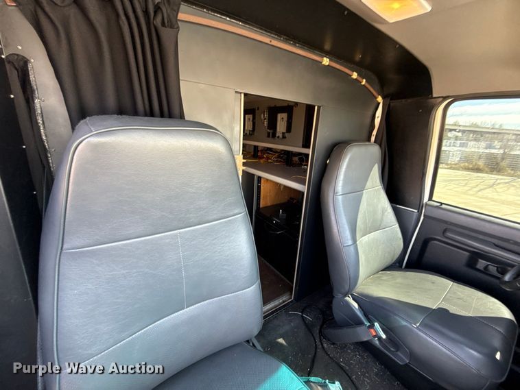 image for item DR1000 1992 Ford E350 van