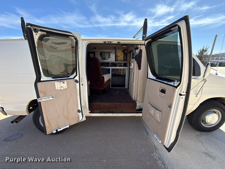 image for item DR1000 1992 Ford E350 van