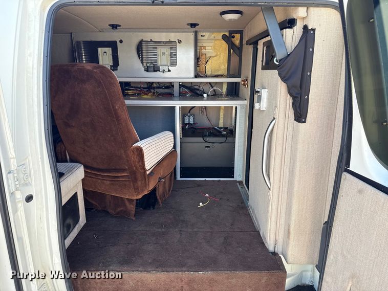 image for item DR1000 1992 Ford E350 van