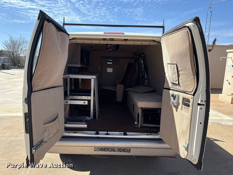 image for item DR1000 1992 Ford E350 van