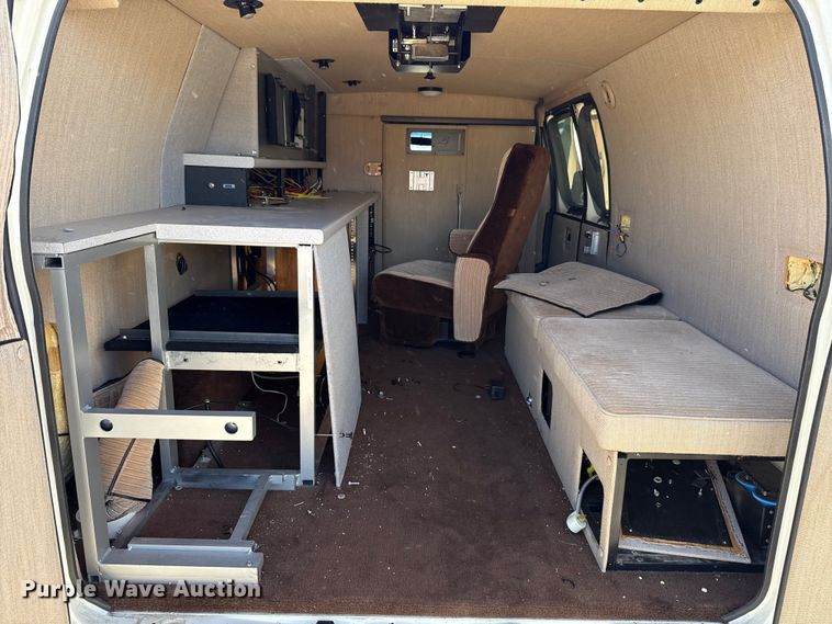 image for item DR1000 1992 Ford E350 van